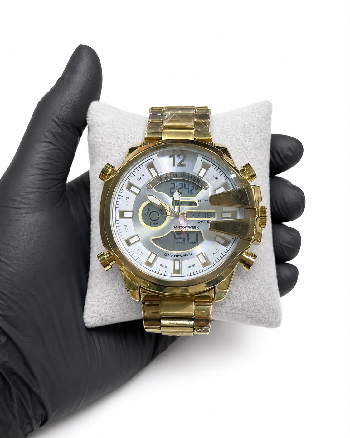 Relógio Anadigi Dourado Oversized com Mostrador Branco